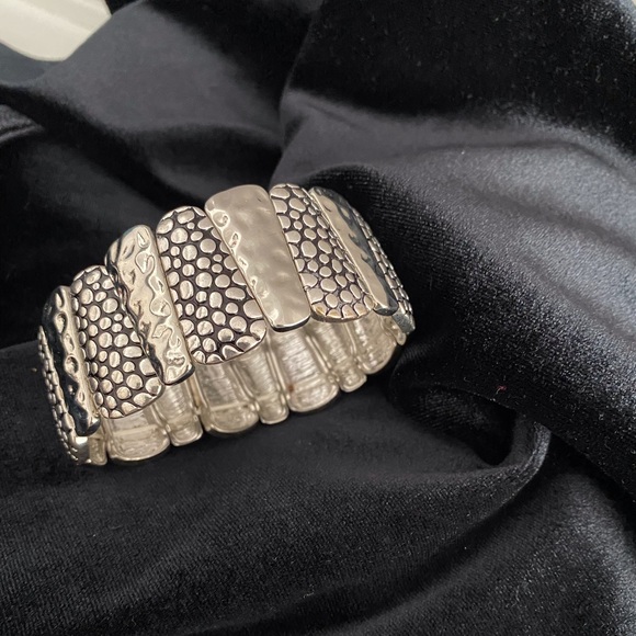 Stretch Bracelet 🌺 2 for 20🌷 - Picture 2 of 3